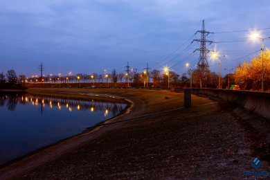 Опоры уличного освещения набережной
